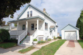 Cozy Lake Michigan Cottage on Lake Michigan-Pet Friendly!